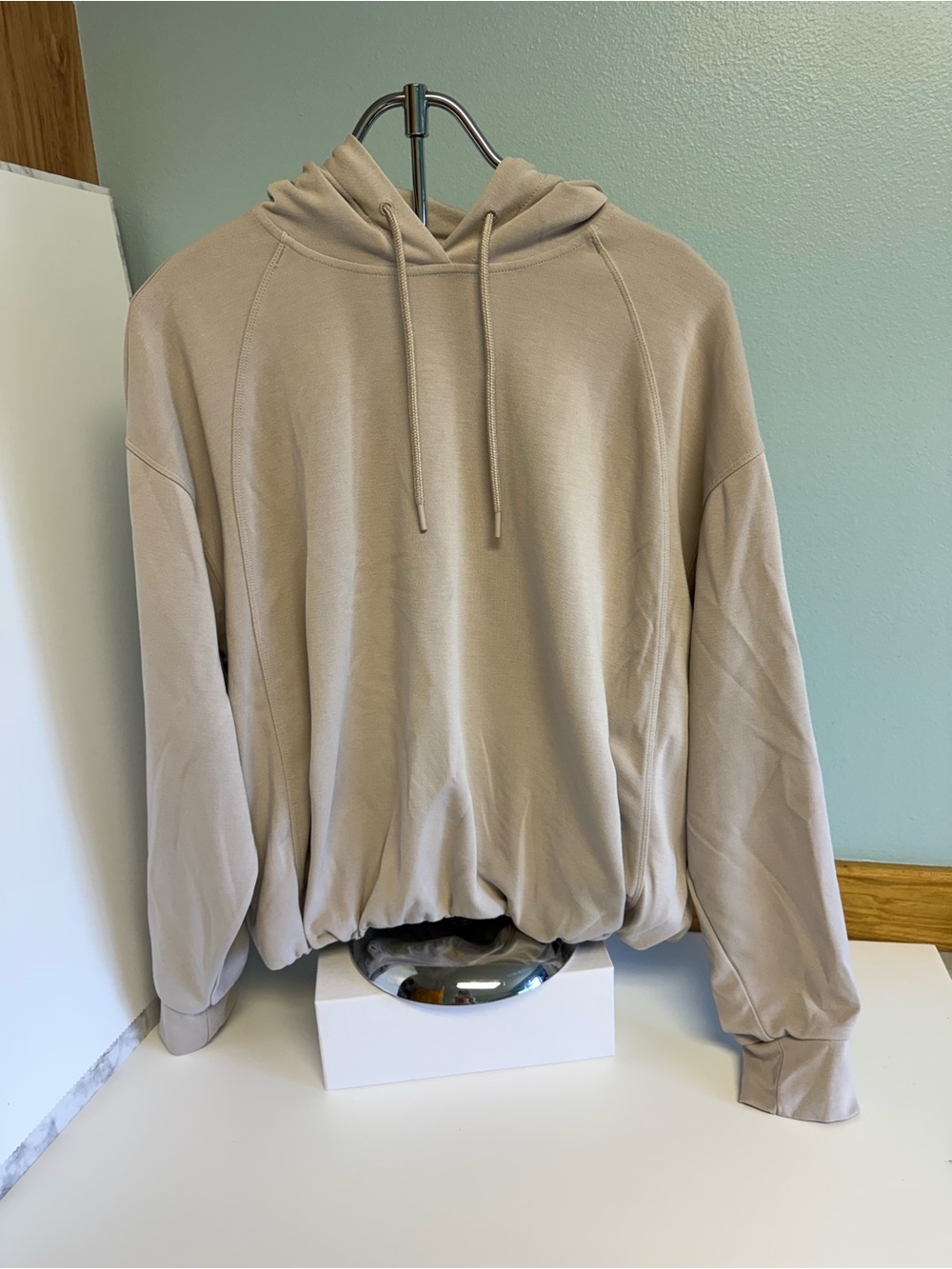 Athleta Oversized Pullover Hoodie Women’s M Beige Taupe Drawstring Relaxed Fit